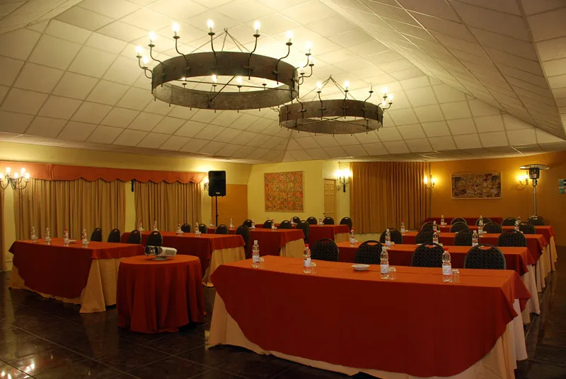 Salones y espacios para eventos · Club Resort