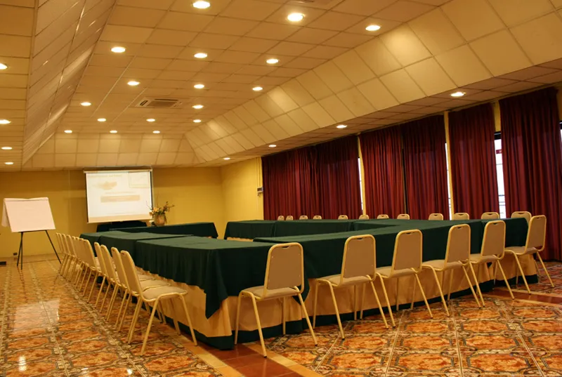 Salones y espacios para eventos · Club Resort