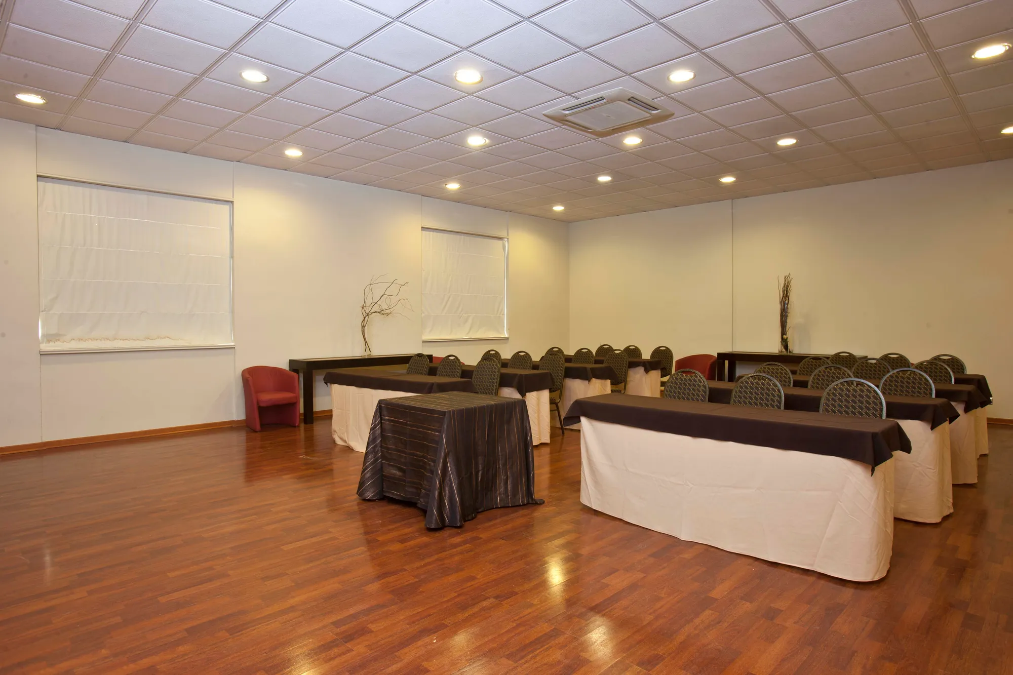 Salones y espacios para eventos · Conference Resort