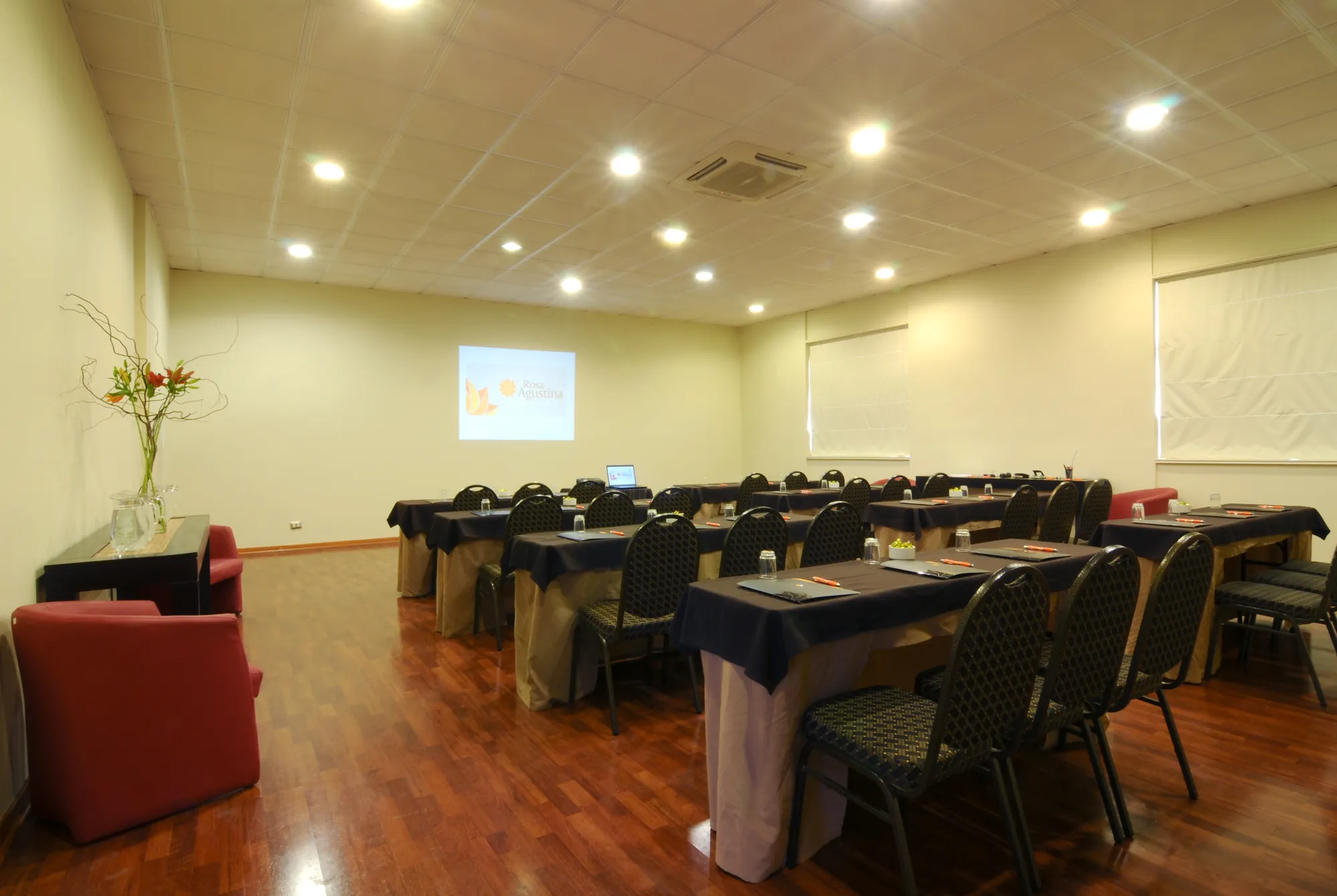 Salones y espacios para eventos · Conference Resort