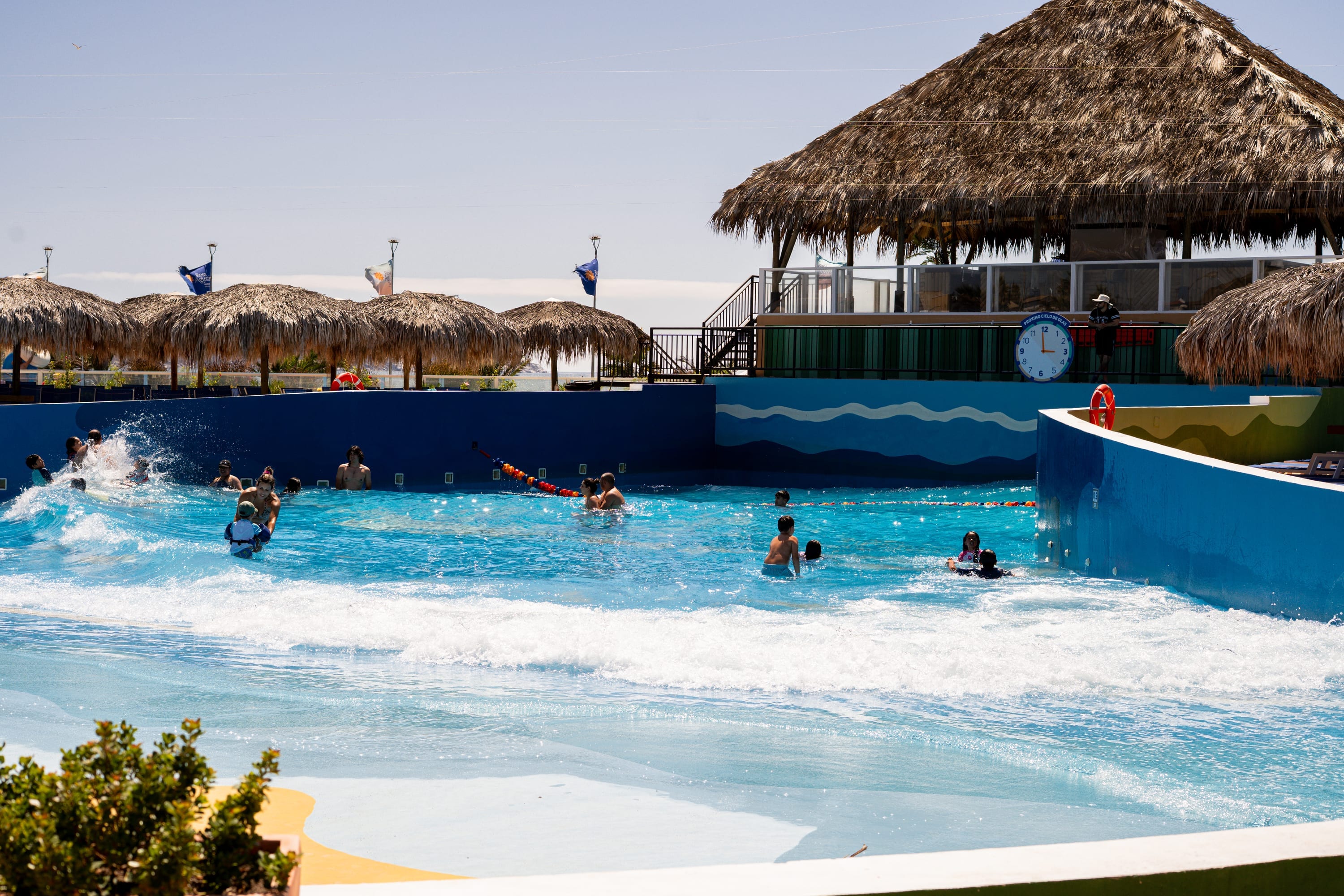 Piscina con olas